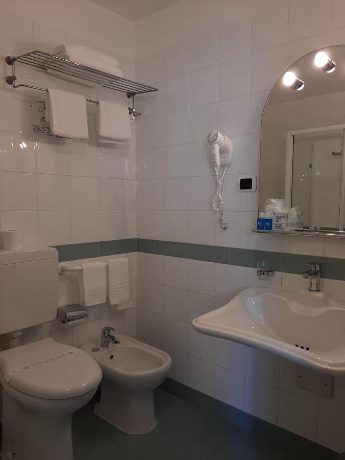 Hotel Tirreno Genova Esterno foto