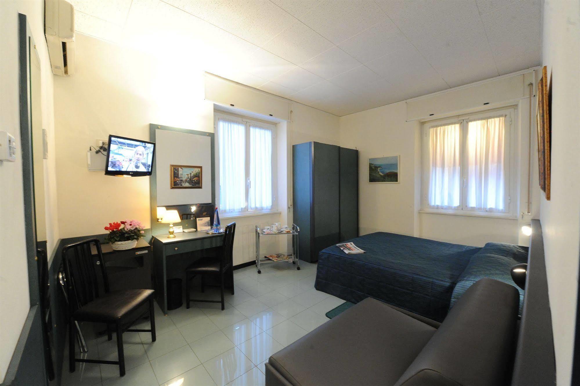 Hotel Tirreno Genova Esterno foto