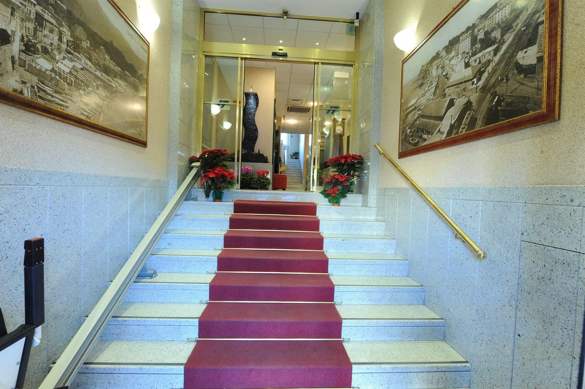 Hotel Tirreno Genova Esterno foto