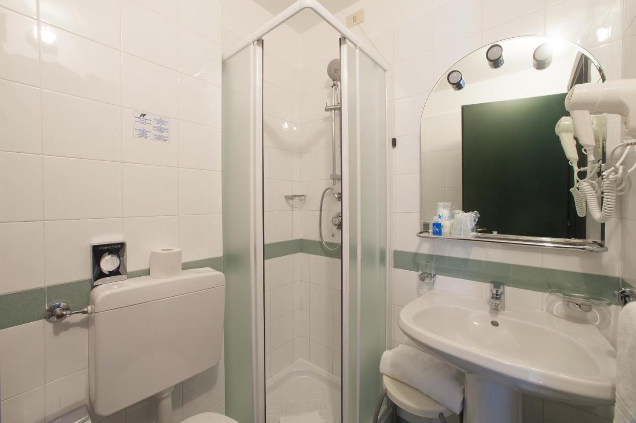 Hotel Tirreno Genova Esterno foto